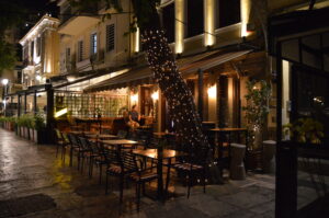 plakaki by night
